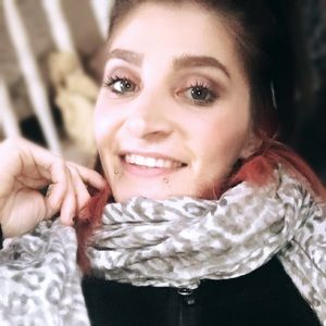 Meet your Posher, Crystal